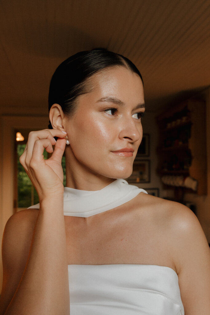 Kelli Thomsen Beauty brings you skin with confidence - eco-luxe, cruelty-free beauty & wellness care.